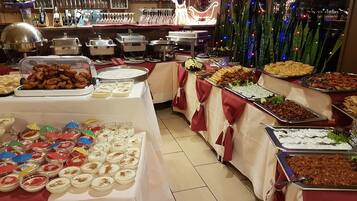 Daily buffet breakfast for a fee