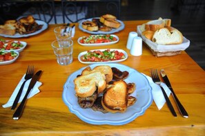 Breakfast meal - Sakizlarpark Bungalows (Cesme)