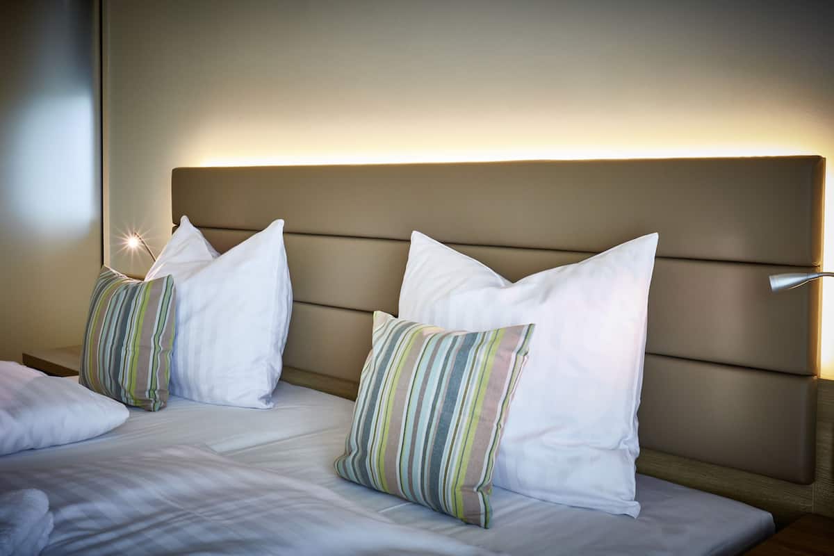 hypo-allergenic bedding, in-room safe, desk, blackout curtains