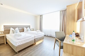 Hypoallergeen beddengoed, een kluis op de kamer, een bureau