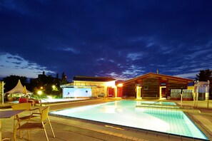 4 indoor pools, 4 outdoor pools, pool umbrellas, sun loungers - Vital Hotel an der Therme (Bad Windsheim)