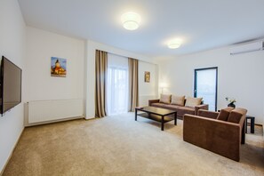 Superior Apartment, Balcony (1st Floor) | Living room | Flat-screen TV