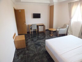 Habitación estándar doble | Ropa de cama de alta calidad, colchones viscoelásticos, caja fuerte