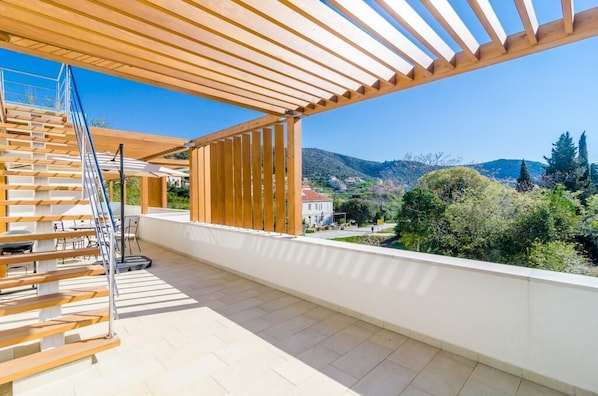 Apartment (2 bed apt,balcony,sea view) | Terrace/patio