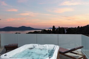 Departamento (2 bed apt,balcony,sea view) | Tina de hidromasaje privada