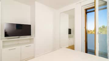 Apartemen (2 bed apt,balcony,sea view) | Seprai premium, setrika/meja setrika, Wi-Fi gratis, dan seprai linen