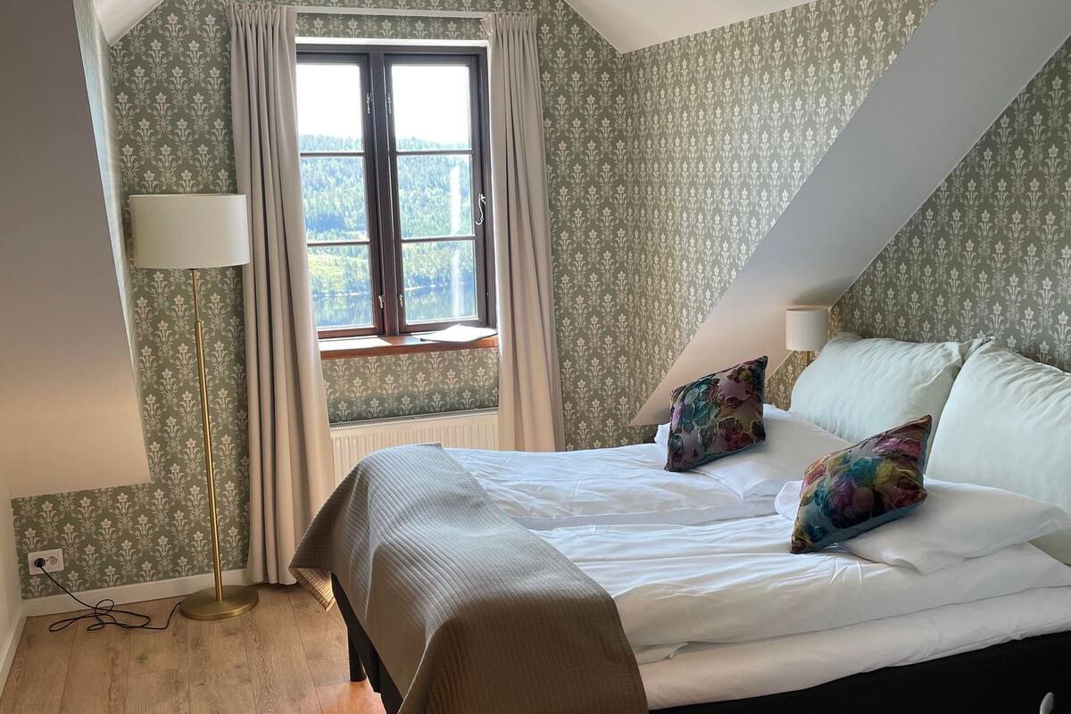 standard double or twin room, hill view | free wifi, bed sheets