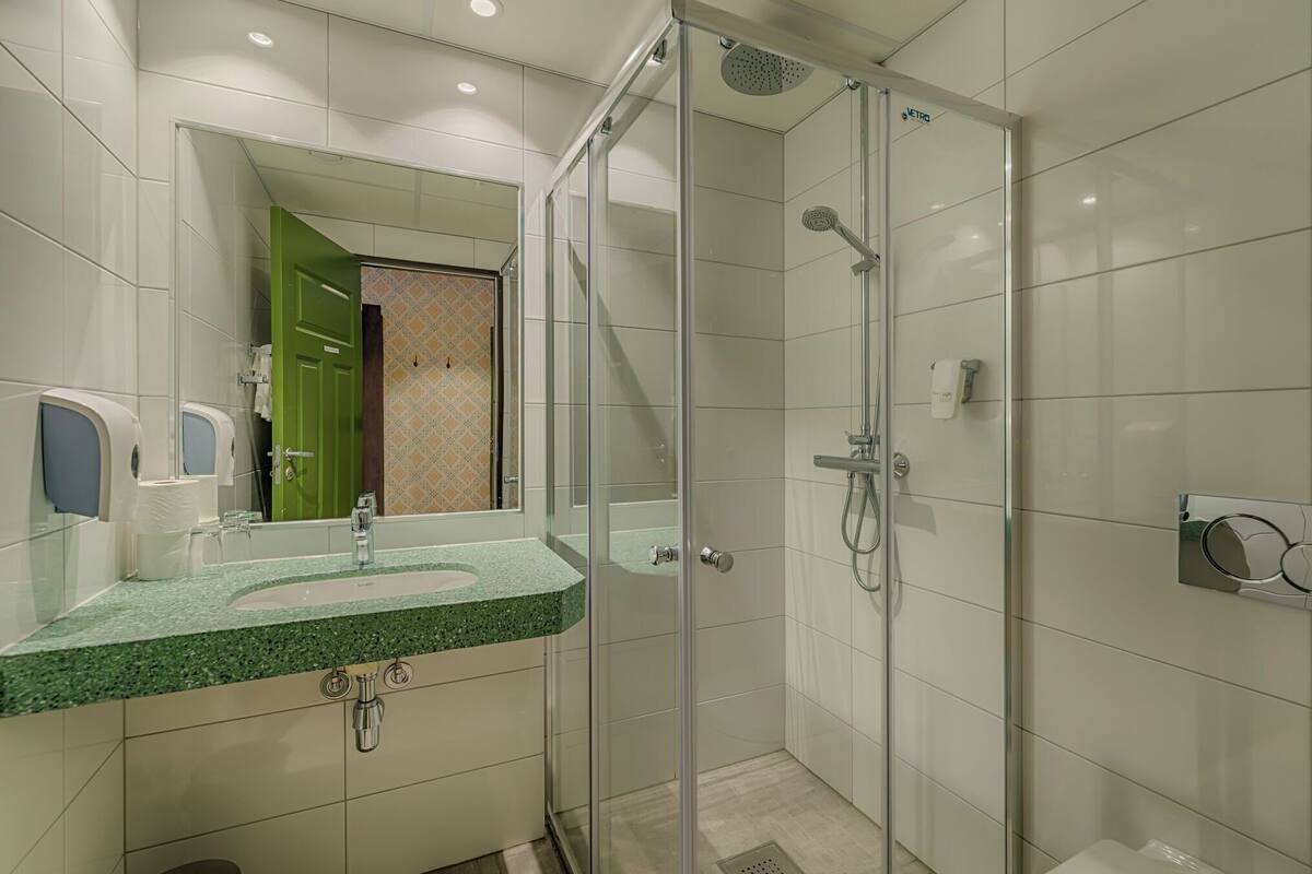double room, balcony | bathroom | shower, free toiletries, hair dryer, towels