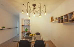 Apartamento (1 Bedroom) | Servicio de comidas en la habitación