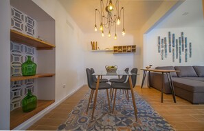 Apartamento (1 Bedroom) | Zona de estar | Una televisión de pantalla plana