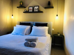 時尚公寓, 多張床 | 2 間睡房、手提電腦工作空間、遮光窗簾/窗簾、免費 Wi-Fi