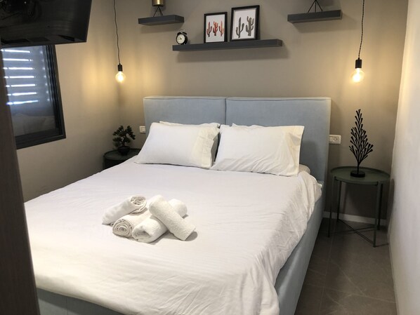 Departamento de diseñador, varias camas | 2 habitaciones, espacio para trabajar con laptop y cortinas blackout 