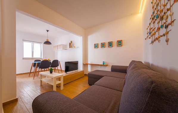 Apartment (1 Bedroom) | Wohnbereich