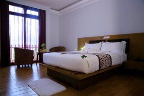 Standard dubbelrum | Sängtillbehör av högsta kvalitet och arbetsyta för laptop