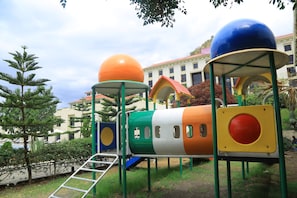 Children’s play area – outdoor