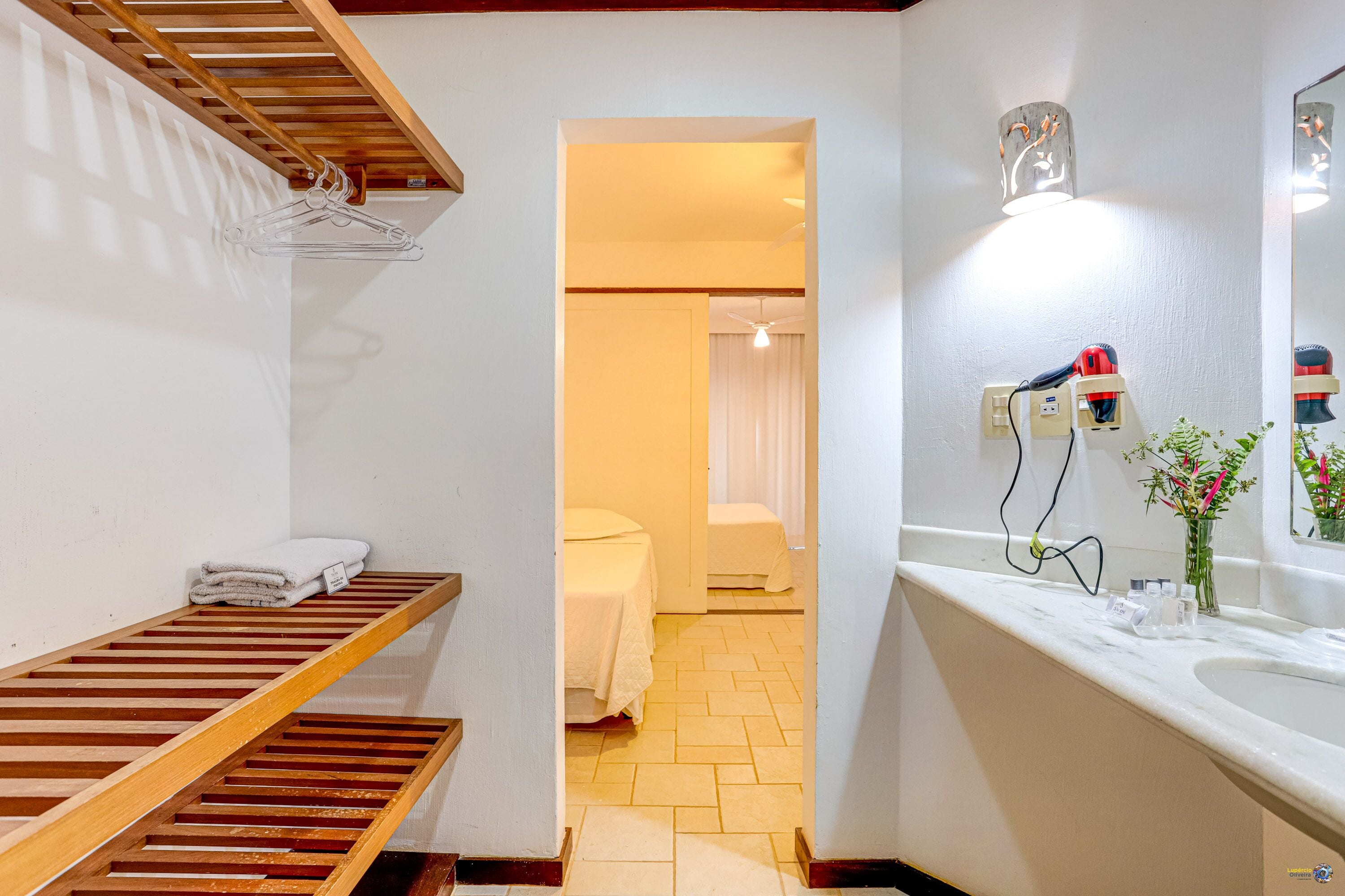 basic double or twin room (deluxe) | bathroom | towels