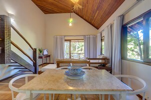 Bangalô família, 2 quartos | Sala de jantar