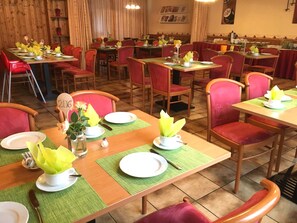 Daily buffet breakfast for a fee - Hotel Gasthof Rose (Guenzburg)