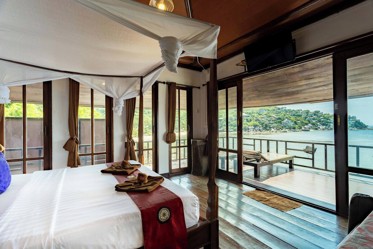 Romantic sea view bungalow S8 | Brankas, tirai kedap cahaya, Wi-Fi gratis, dan seprai linen