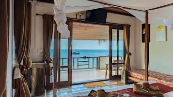 Romantic sea view bungalow S8 | In-room safe, blackout drapes, free WiFi, bed sheets