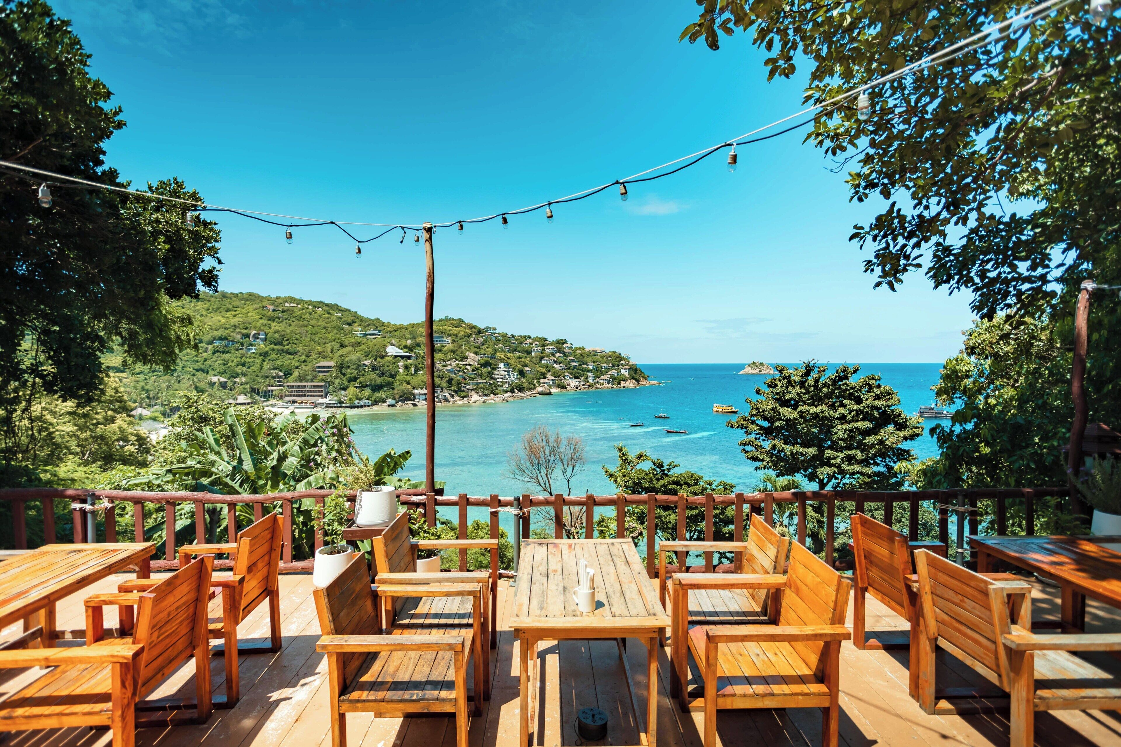 Se sirven desayunos, almuerzos y cenas; cocina local