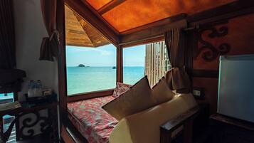 Deluxe romantic sea view bungalow S9 | Caja fuerte, cortinas opacas, wifi gratis y ropa de cama