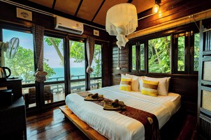 Family sea view bungalow | Zimmersafe, Verdunkelungsvorhänge, kostenloses WLAN, Bettwäsche
