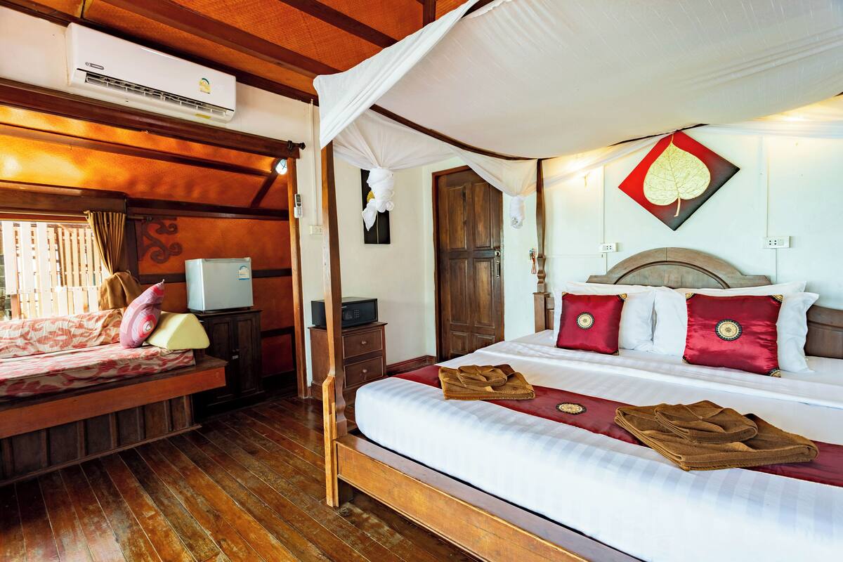 Deluxe romantic sea view bungalow S9 | Brankas, tirai kedap cahaya, Wi-Fi gratis, dan seprai linen
