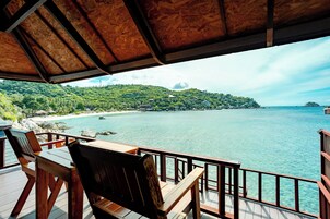 Good sea view bungalow | 露台
