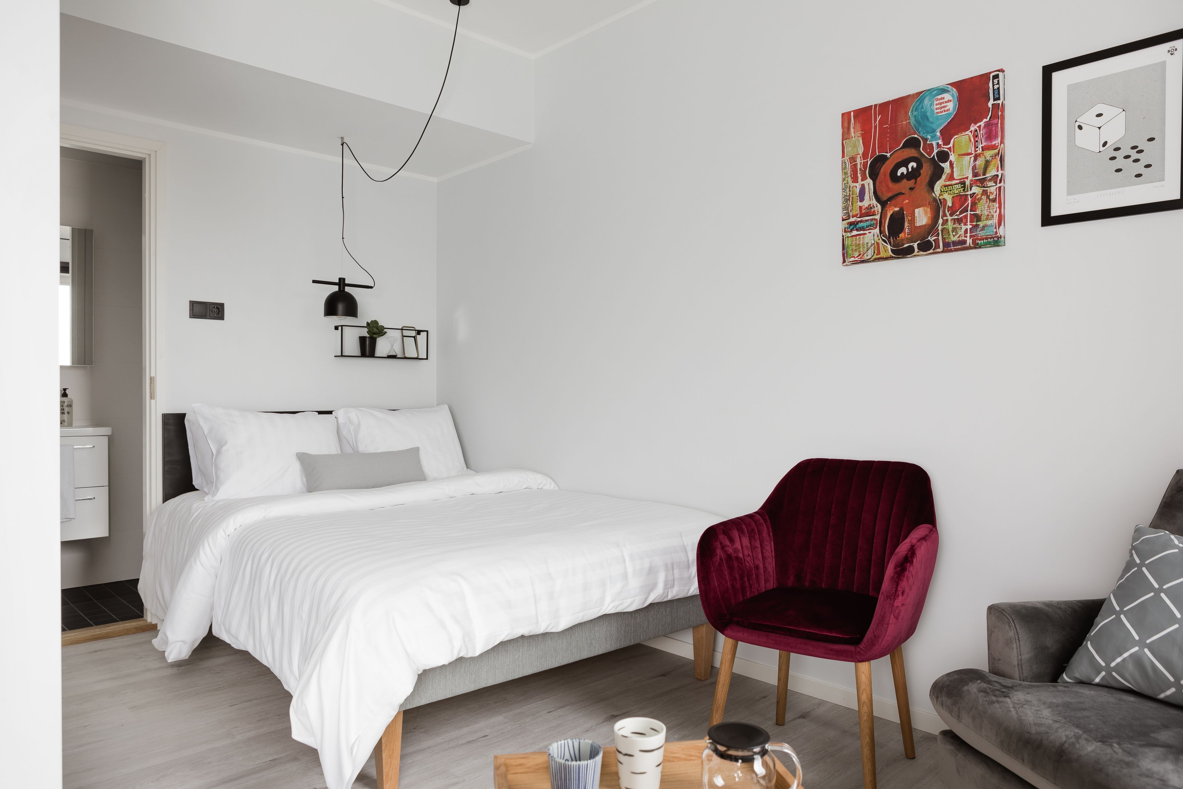 Vibrant Studio Home with Terrace | 1 phòng ngủ, bộ đồ giường cao cấp, trang trí khác biệt 