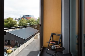Spacious Studio Home with Terrace | Terrace/patio