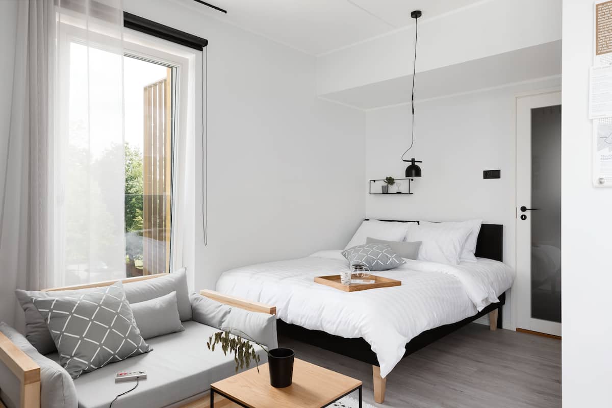 Spacious Studio Home | 1 間臥室、高級寢具、書桌、筆電工作空間