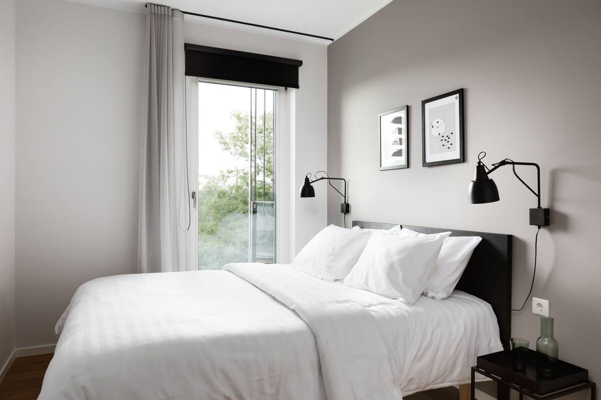 Swanky 1-Bedroom Suite | 1 間臥室、高級寢具、書桌、筆電工作空間
