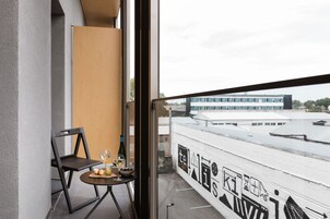 Vibrant Studio Home with Terrace | Terras