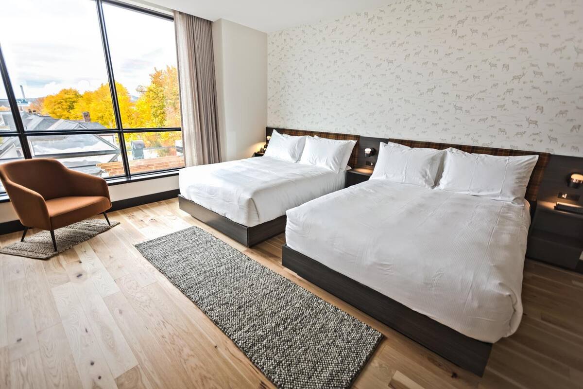 in-room safe, desk, laptop workspace, blackout curtains