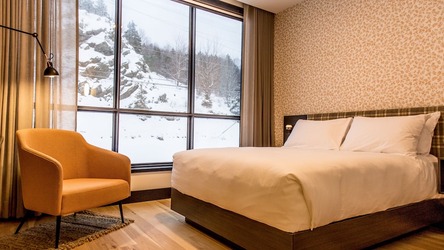 Hew & Draw Hotel
