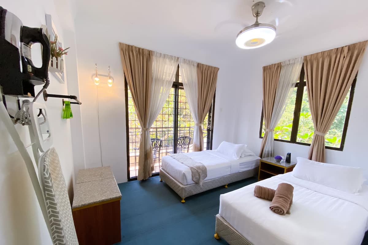 3 bedrooms, minibar, iron/ironing board, free WiFi