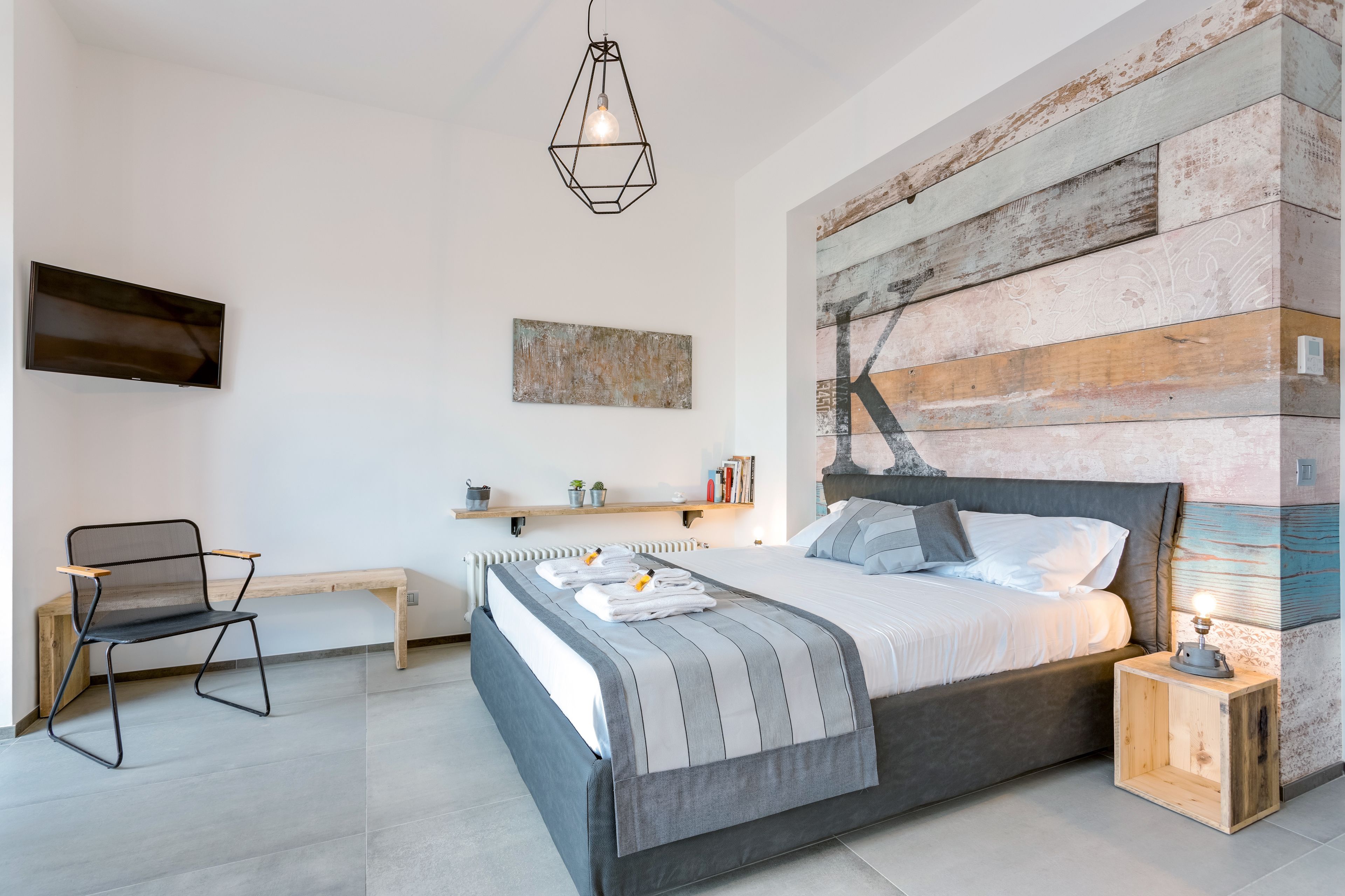 Studio (San Lucio 5B) | Premium bedding, desk, laptop workspace, iron/ironing board