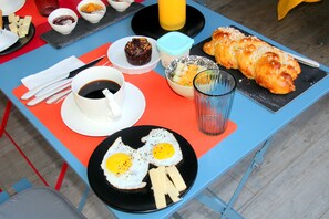 Gratis komplett frukost varje dag