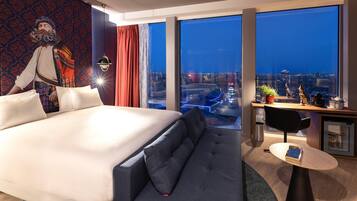 Desk, soundproofing, free cribs/infant beds, bed sheets