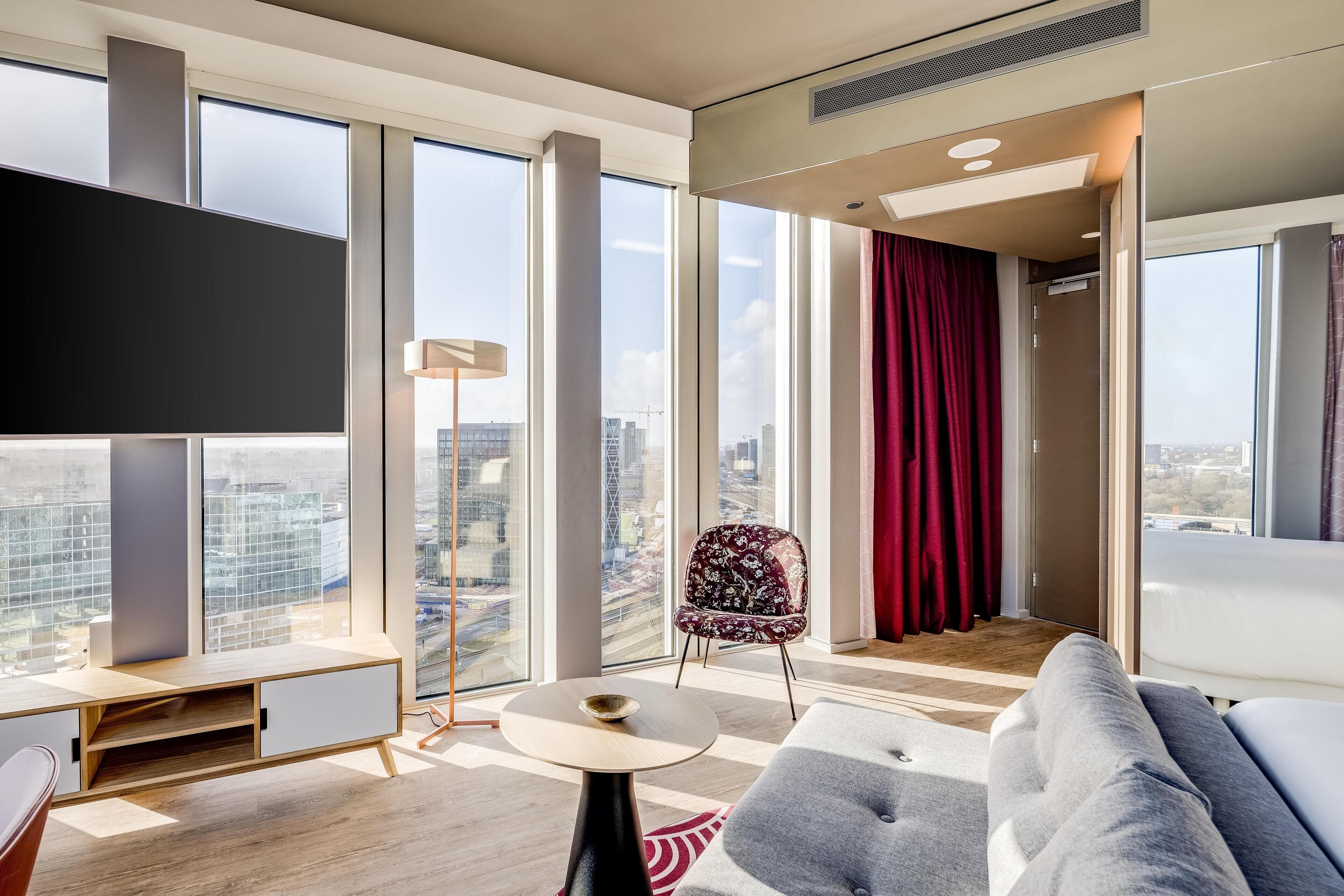 desk, soundproofing, free cots/infant beds, bed sheets