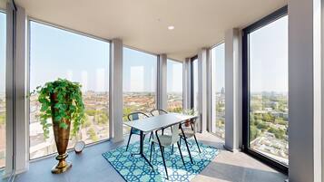 Desk, soundproofing, free cribs/infant beds, bed sheets