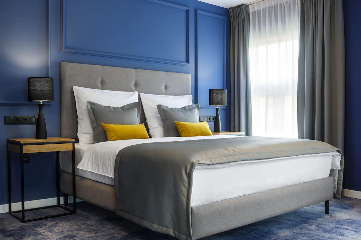 hypo-allergenic bedding, minibar, in-room safe, desk