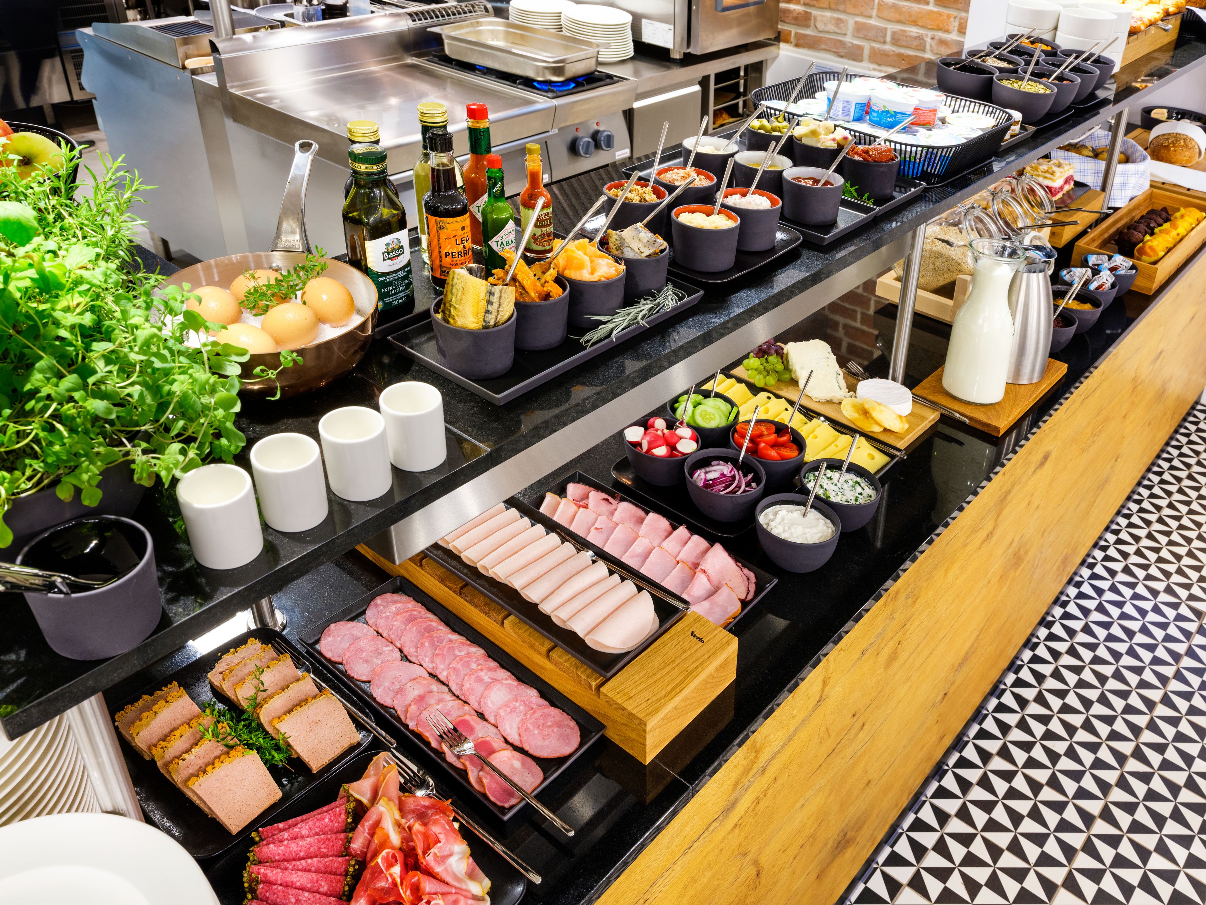 Se ofrece un desayuno bufé (80 PLN por persona)