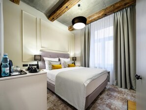 防过敏的被褥、迷你吧、客房内保险箱、办公桌