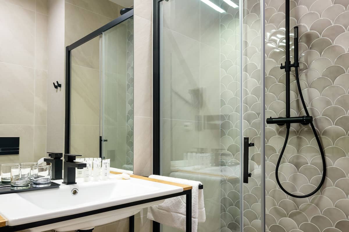 shower, rainfall showerhead, eco-friendly toiletries, hair dryer