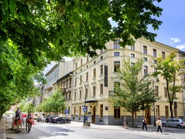 A hotel with a classic architectural style, featuring multiple windows and a prominent entrance.