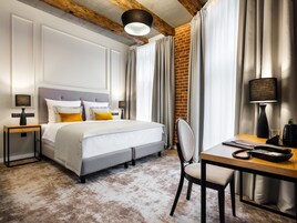 Comfort Double or Twin Room | Hypo-allergenic bedding, minibar, in-room safe, desk