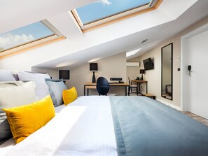 Family Studio | Hypo-allergenic bedding, minibar, in-room safe, desk - Hotel Wawel Queen (Kraków)