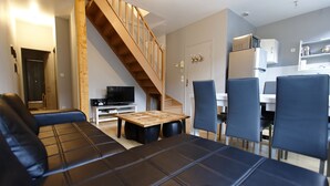 Family Apartment (F4 rdc D) | Living area | TV - Appart'Hotel de la Tour (Troyes)